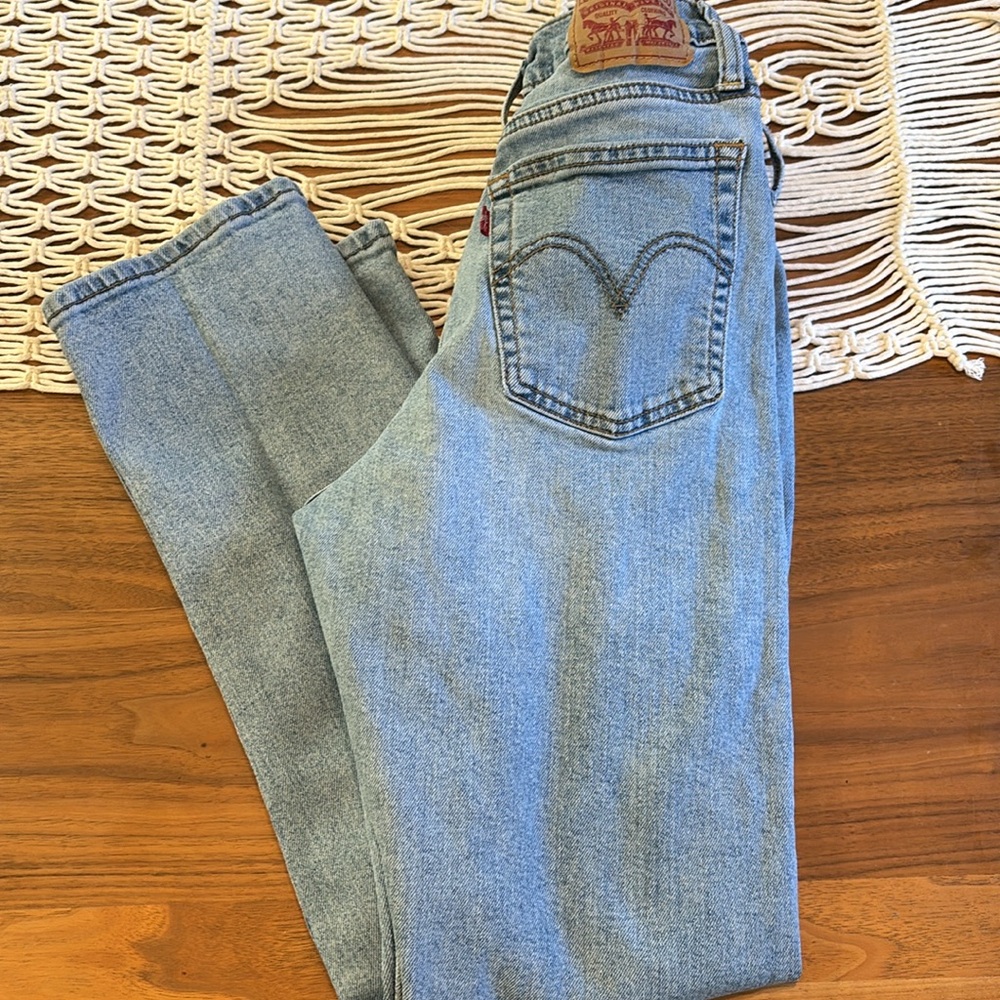 Levis wedgie straight jeans